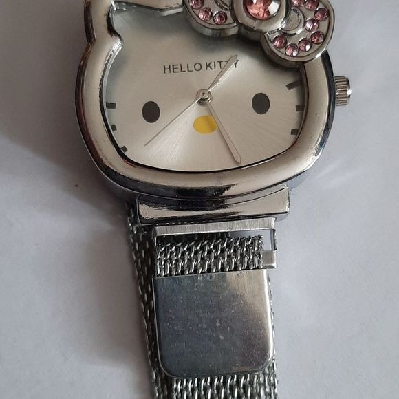 Silver stainless steel crystal embellished Hello Kitty watch nwt - Picture 4 of 5